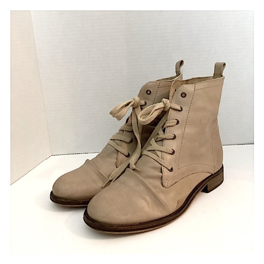 Steve Madden Beige Distressed Leather Lace Up Boots